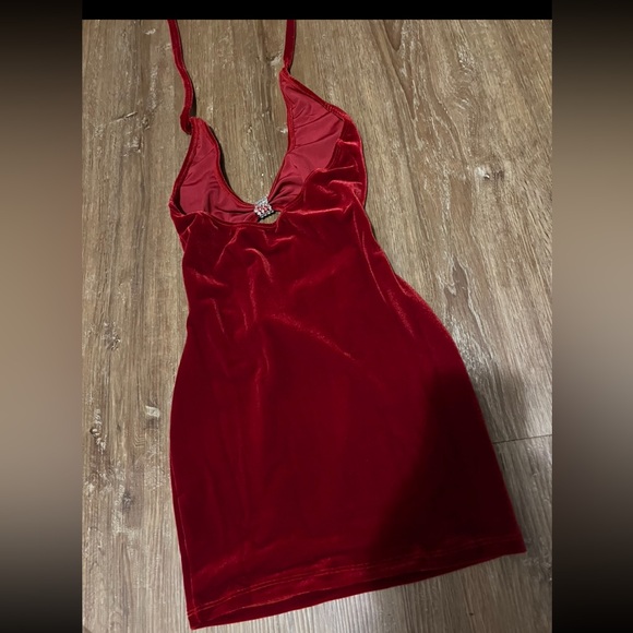 Velvet Red halter mini dress - Picture 4 of 4